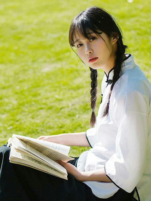 秩序裂痕,当F1街道的精密计算遇上哥斯达黎加的足球野性—颠覆性胜利的同一本质